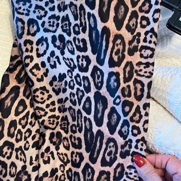 Onzie Flow Leggings Size XS Gently used Leopard Print - Picture 5 of 5